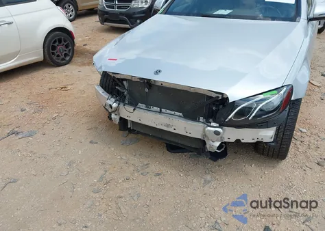 2019 Mercedes-Benz E 300 4Matic z USA, uszkodzony, nr VIN WDDZF4KB8KA561402